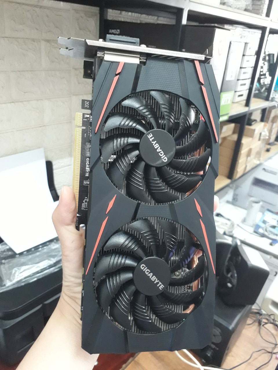 VGA GIGABYTE Radeon RX 590 GAMING 8G (GV-RX590GAMING-8GD) 